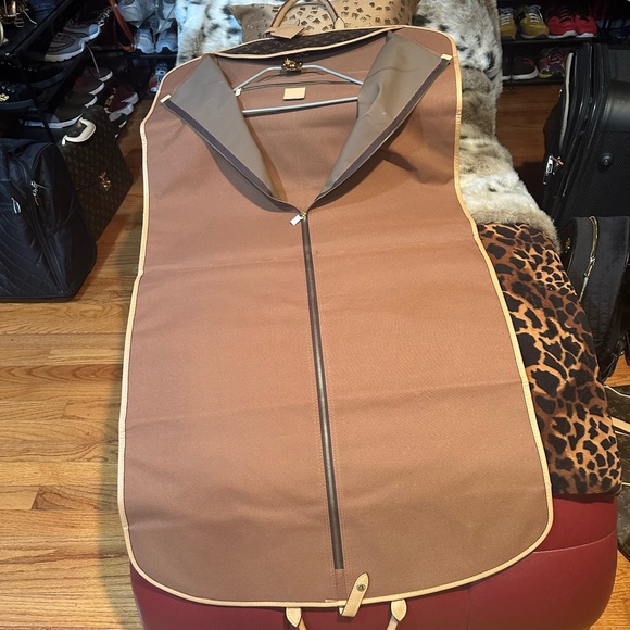 Louis Vuitton M23432 Monogram Canvas
Cloth Hanger/ Garment Cover - Picture 4 of 7